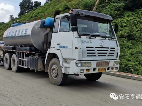 我公司廣東河惠莞項(xiàng)目透層、封層試驗(yàn)段完成